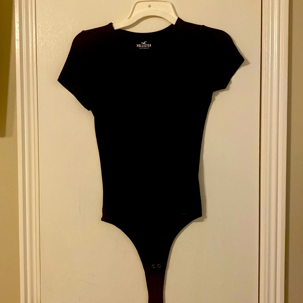 Sleeveless black top that tucks in